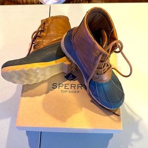 Sperry Port Boot boys size 4 M